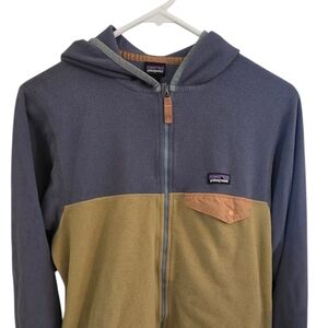 Patagonia Men's Zip-Up Fleece in Gray and Tan